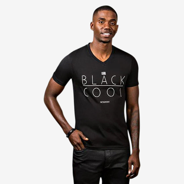 signature-t-shirt-classic-black-v-neck-side